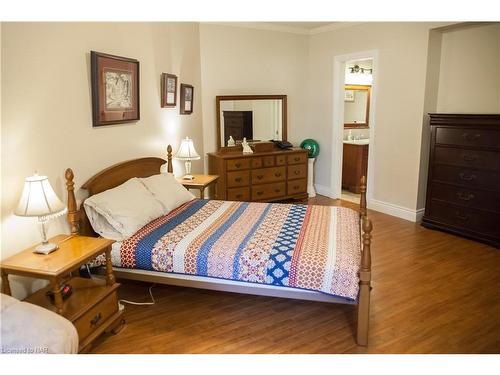 104-190 Hwy 20 W Highway, Fonthill, ON - Indoor Photo Showing Bedroom