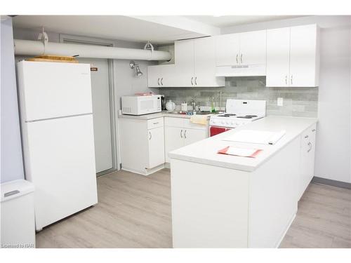 104-190 Hwy 20 W Highway, Fonthill, ON - Indoor Photo Showing Kitchen