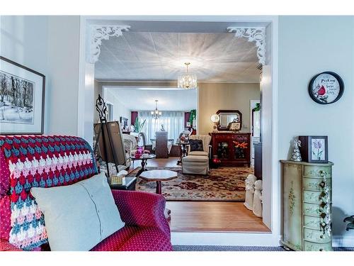 353-3033 Townline Road Road, Stevensville, ON - Indoor Photo Showing Living Room