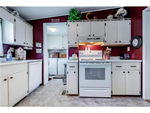 353-3033 Townline Road Road, Stevensville, ON - Indoor Photo Showing Kitchen