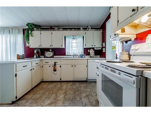 353-3033 Townline Road Road, Stevensville, ON - Indoor Photo Showing Kitchen