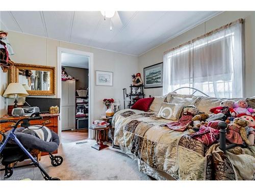 353-3033 Townline Road Road, Stevensville, ON - Indoor Photo Showing Bedroom