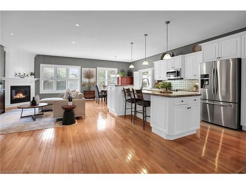 5721 Magnolia Drive, Niagara Falls, ON - Indoor Photo Showing Kitchen With Fireplace With Upgraded Kitchen