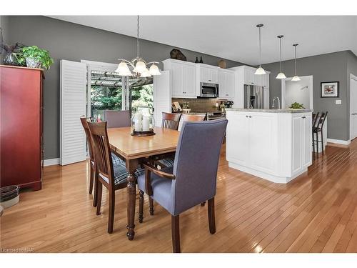 5721 Magnolia Drive, Niagara Falls, ON - Indoor Photo Showing Dining Room