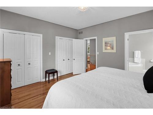 5721 Magnolia Drive, Niagara Falls, ON - Indoor Photo Showing Bedroom