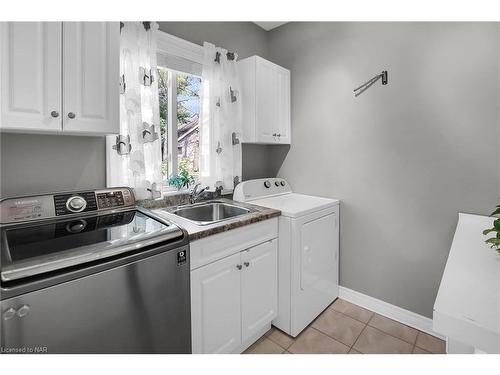 5721 Magnolia Drive, Niagara Falls, ON - Indoor Photo Showing Laundry Room