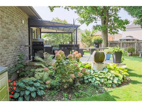 5721 Magnolia Drive, Niagara Falls, ON - Outdoor