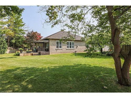 5721 Magnolia Drive, Niagara Falls, ON - Outdoor