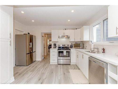 293 Four Mile Creek Road, St. Davids, ON - Indoor Photo Showing Kitchen With Double Sink