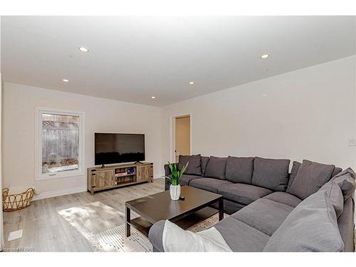 293 Four Mile Creek Road, St. Davids, ON - Indoor Photo Showing Living Room