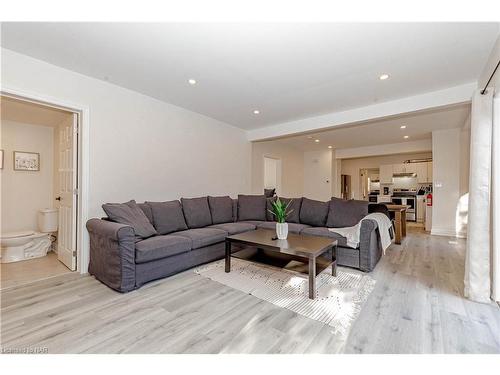 293 Four Mile Creek Road, St. Davids, ON - Indoor Photo Showing Living Room