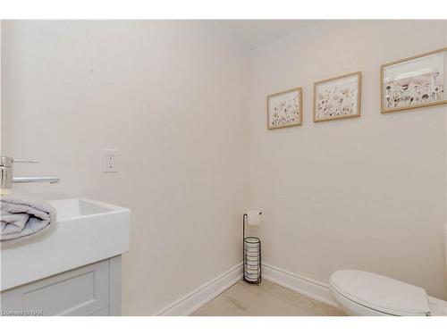 293 Four Mile Creek Road, St. Davids, ON - Indoor Photo Showing Bathroom