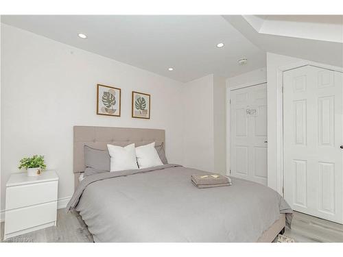 293 Four Mile Creek Road, St. Davids, ON - Indoor Photo Showing Bedroom