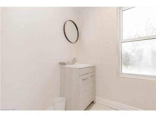 293 Four Mile Creek Road, St. Davids, ON - Indoor Photo Showing Bathroom