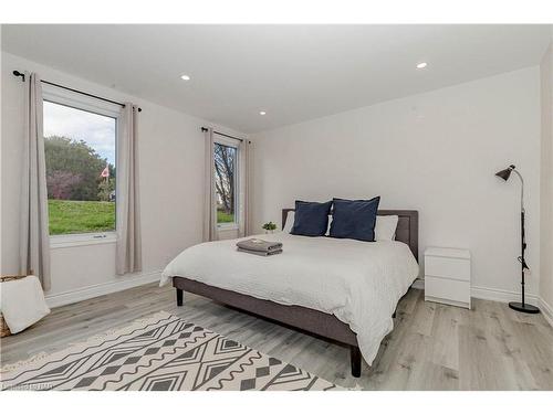 293 Four Mile Creek Road, St. Davids, ON - Indoor Photo Showing Bedroom