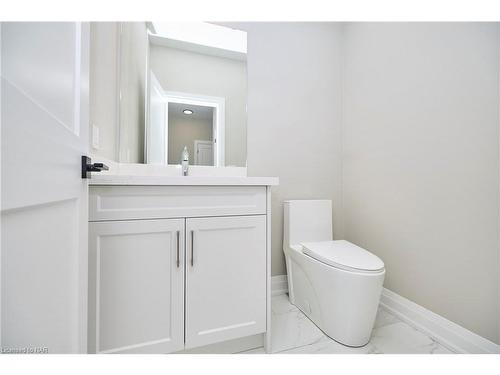 106 Elvira Way, Thorold, ON - Indoor Photo Showing Bathroom