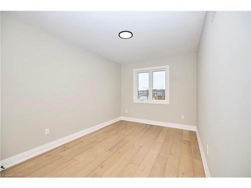 106 Elvira Way, Thorold, ON - Indoor Photo Showing Other Room