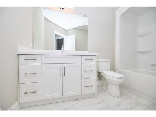 106 Elvira Way, Thorold, ON - Indoor Photo Showing Bathroom