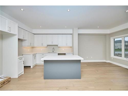 106 Elvira Way, Thorold, ON - Indoor Photo Showing Kitchen