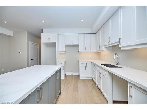 106 Elvira Way, Thorold, ON - Indoor Photo Showing Kitchen With Double Sink