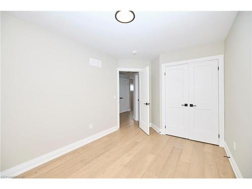 100 Elvira Way, Thorold, ON - Indoor Photo Showing Other Room