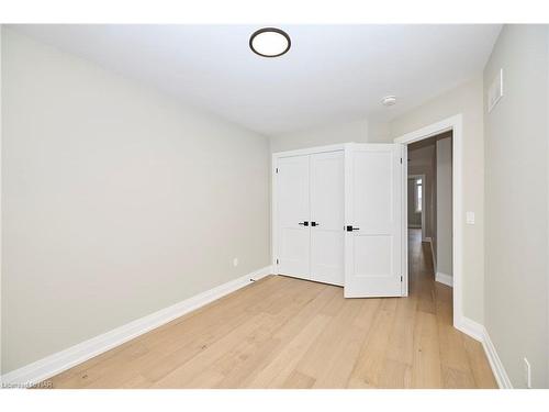 100 Elvira Way, Thorold, ON - Indoor Photo Showing Other Room