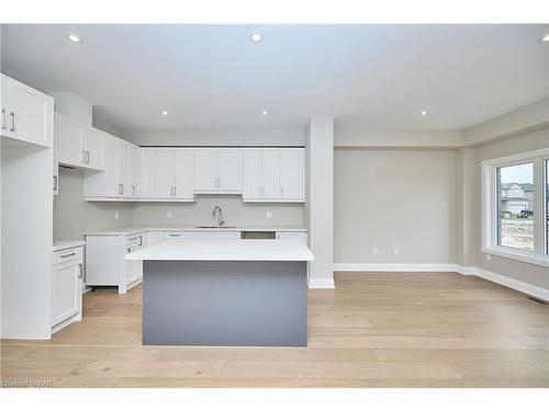 100 Elvira Way, Thorold, ON - Indoor Photo Showing Kitchen