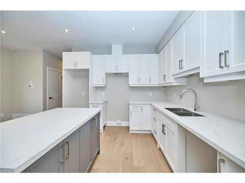 100 Elvira Way, Thorold, ON - Indoor Photo Showing Kitchen With Double Sink