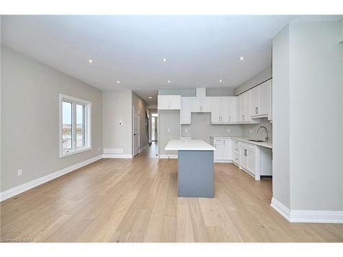 100 Elvira Way, Thorold, ON - Indoor Photo Showing Kitchen