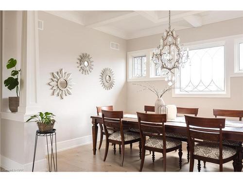 32 Breckenridge Boulevard, St. Catharines, ON - Indoor Photo Showing Dining Room