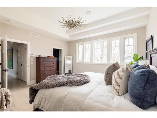 32 Breckenridge Boulevard, St. Catharines, ON - Indoor Photo Showing Bedroom