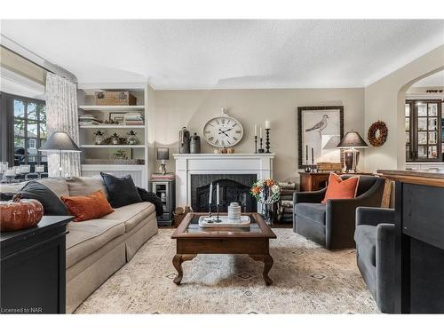 8 Ridgewood Road, St. Catharines, ON - Indoor Photo Showing Living Room With Fireplace