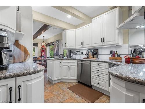 8 Ridgewood Road, St. Catharines, ON - Indoor Photo Showing Kitchen With Upgraded Kitchen