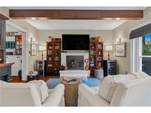 8 Ridgewood Road, St. Catharines, ON - Indoor Photo Showing Living Room With Fireplace