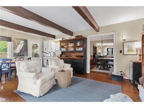 8 Ridgewood Road, St. Catharines, ON - Indoor Photo Showing Living Room