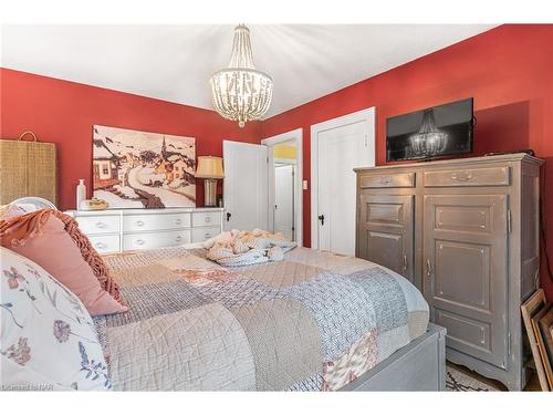 8 Ridgewood Road, St. Catharines, ON - Indoor Photo Showing Bedroom