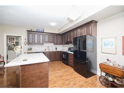 427-8111 Forest Glen Drive, Niagara Falls, ON - Indoor Photo Showing Kitchen