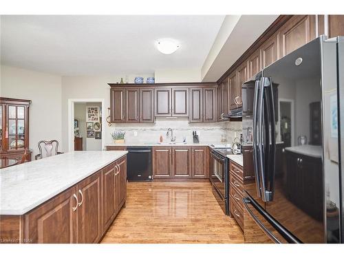 427-8111 Forest Glen Drive, Niagara Falls, ON - Indoor Photo Showing Kitchen With Upgraded Kitchen