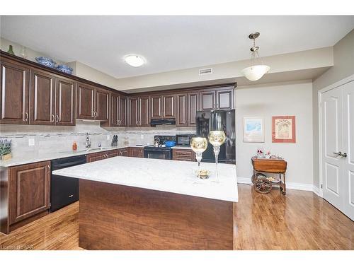 427-8111 Forest Glen Drive, Niagara Falls, ON - Indoor Photo Showing Kitchen