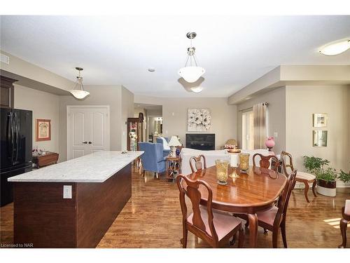 427-8111 Forest Glen Drive, Niagara Falls, ON - Indoor Photo Showing Dining Room