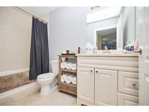 427-8111 Forest Glen Drive, Niagara Falls, ON - Indoor Photo Showing Bathroom