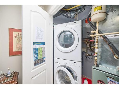 427-8111 Forest Glen Drive, Niagara Falls, ON - Indoor Photo Showing Laundry Room