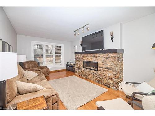 2450 Lepp Crescent, Niagara Falls, ON - Indoor Photo Showing Living Room With Fireplace