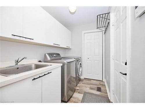 2450 Lepp Crescent, Niagara Falls, ON - Indoor Photo Showing Laundry Room