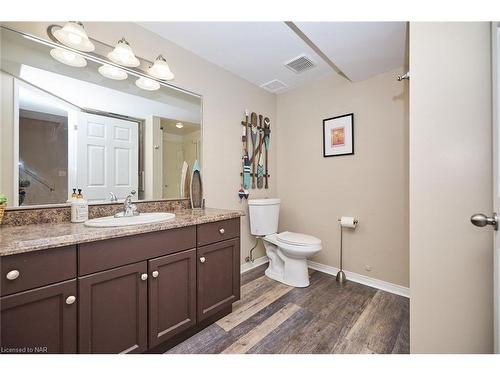 2450 Lepp Crescent, Niagara Falls, ON - Indoor Photo Showing Bathroom