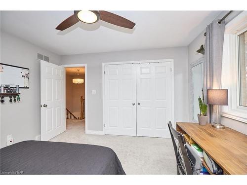 2450 Lepp Crescent, Niagara Falls, ON - Indoor Photo Showing Bedroom