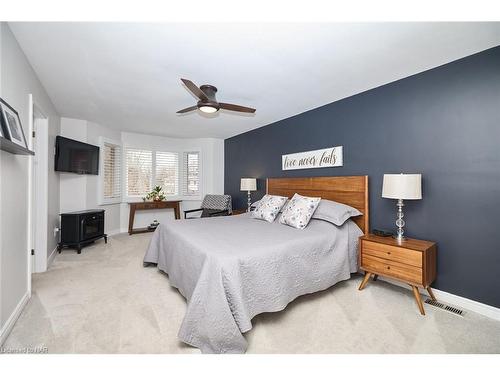 2450 Lepp Crescent, Niagara Falls, ON - Indoor Photo Showing Bedroom