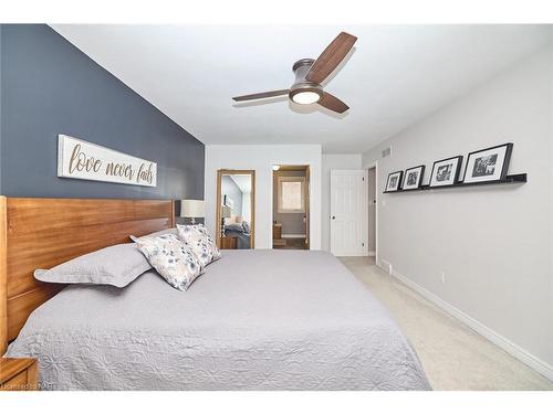 2450 Lepp Crescent, Niagara Falls, ON - Indoor Photo Showing Bedroom