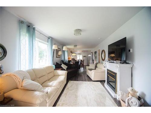 3828 Roxborough Avenue, Fort Erie, ON - Indoor Photo Showing Living Room With Fireplace