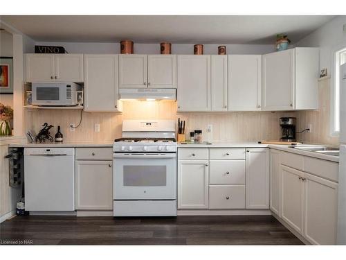 3828 Roxborough Avenue, Fort Erie, ON - Indoor Photo Showing Kitchen